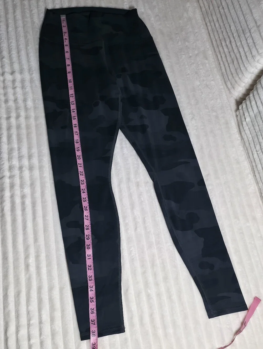 ALO Yoga High-Waist Camo Vapor Legging, Size Medium, Black Camouflage